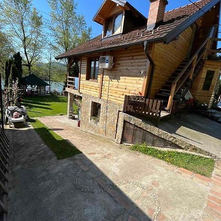 Apartman "Kapetana Luka" Ljubovija Exterior foto