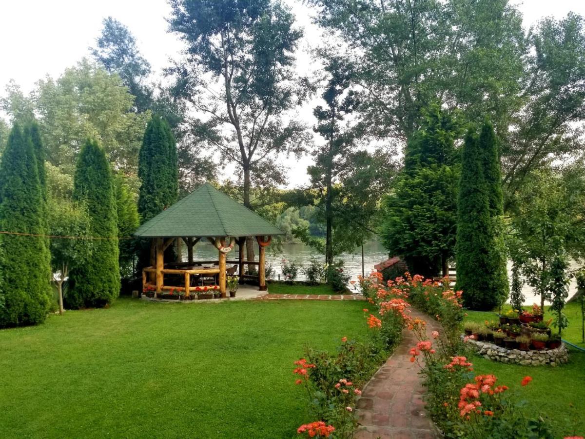 Apartman "Kapetana Luka" Ljubovija Exterior foto